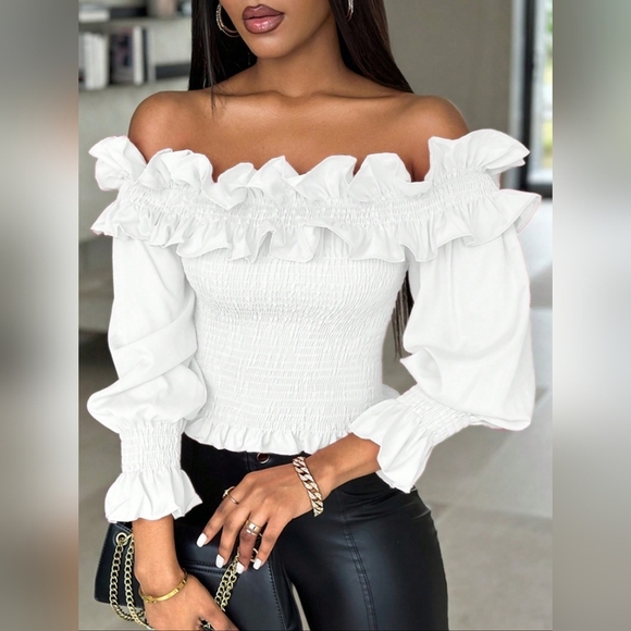 Tops - Ladies' Off-Shoulder Long-Sleeved Blouse With Ruffle Hem
